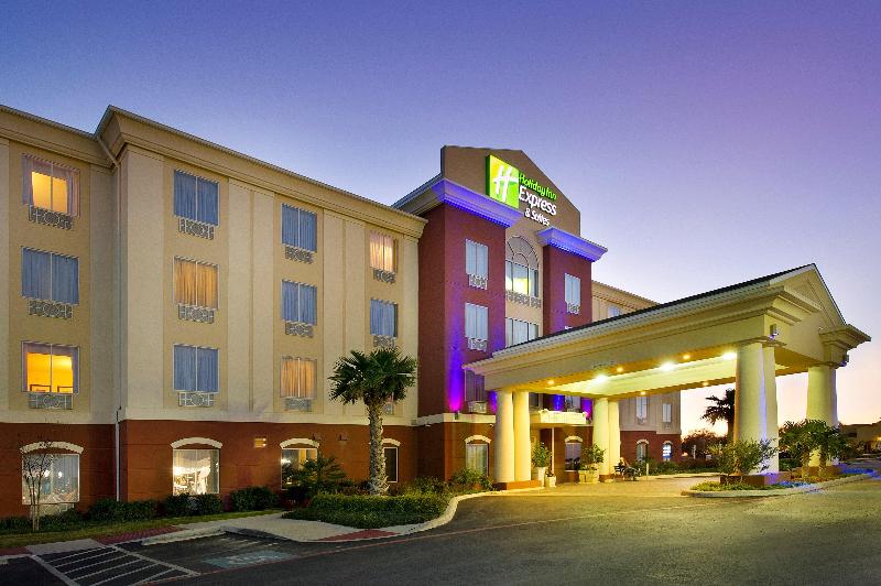 Holiday Inn Express & Suites Uvalde By IHG image