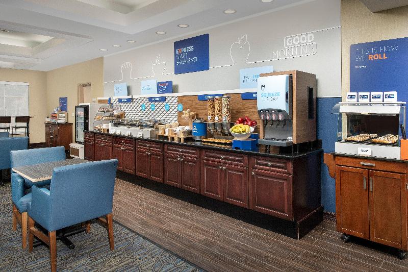 Holiday Inn Express & Suites Uvalde By IHG image