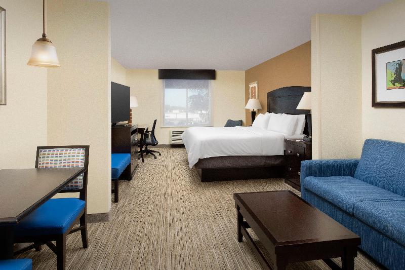 Holiday Inn Express & Suites Uvalde By IHG image