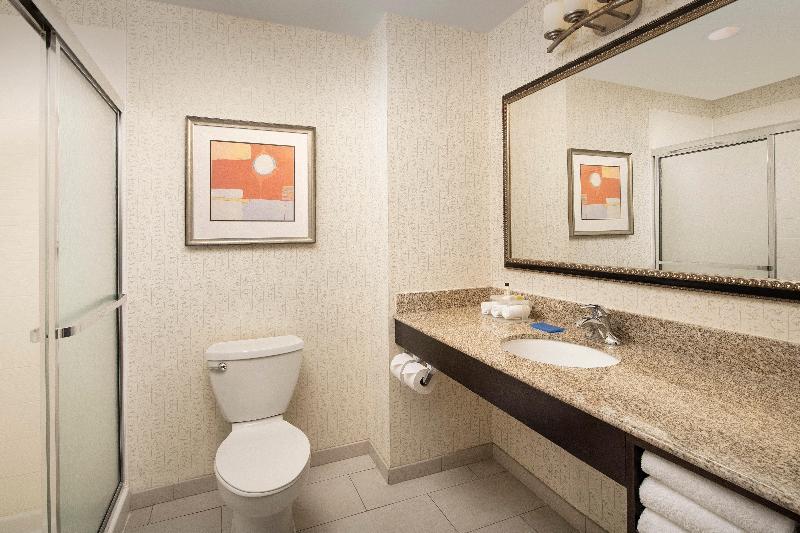 Holiday Inn Express & Suites Uvalde By IHG image