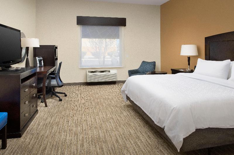 Holiday Inn Express & Suites Uvalde By IHG image