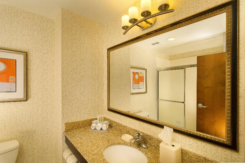 Holiday Inn Express & Suites Uvalde By IHG image