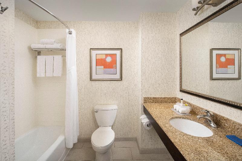 Holiday Inn Express & Suites Uvalde By IHG image