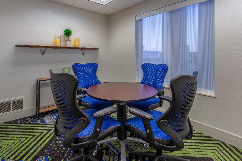 Holiday Inn Express and Suites Vandalia image