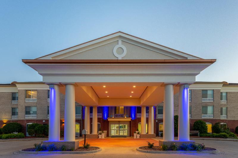 Holiday Inn Express and Suites Vandalia image