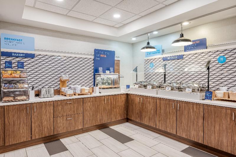 Holiday Inn Express and Suites Vandalia image 10