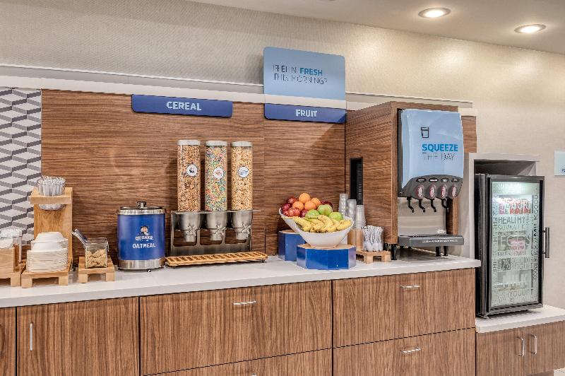 Holiday Inn Express and Suites Vandalia image