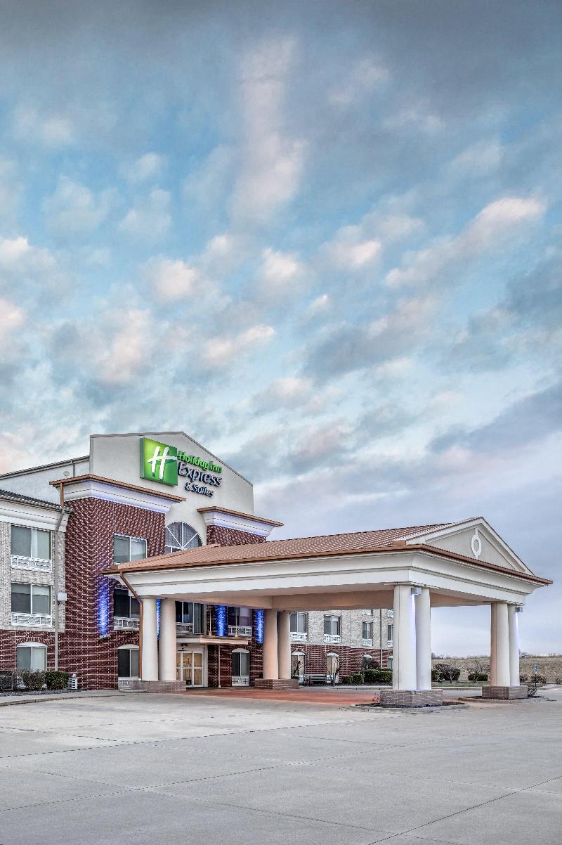 Holiday Inn Express and Suites Vandalia image
