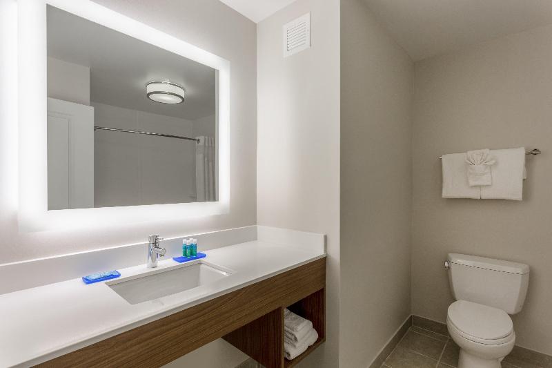 Holiday Inn Express and Suites Vandalia image