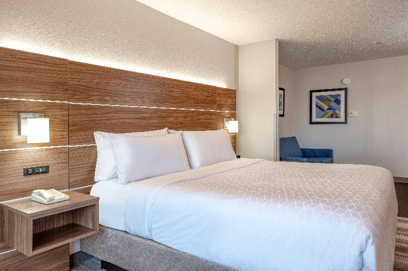 Holiday Inn Express and Suites Vandalia image 3