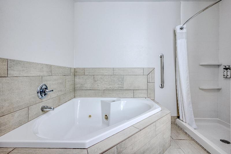 Holiday Inn Express and Suites Vandalia image