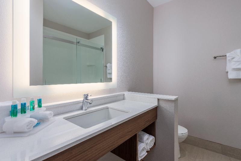 Holiday Inn Express and Suites Vandalia image 9