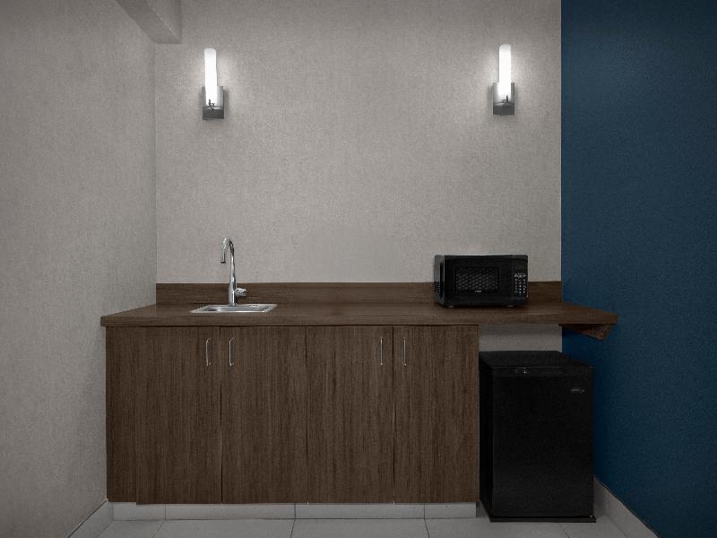 Holiday Inn Express Fargo West Acres image
