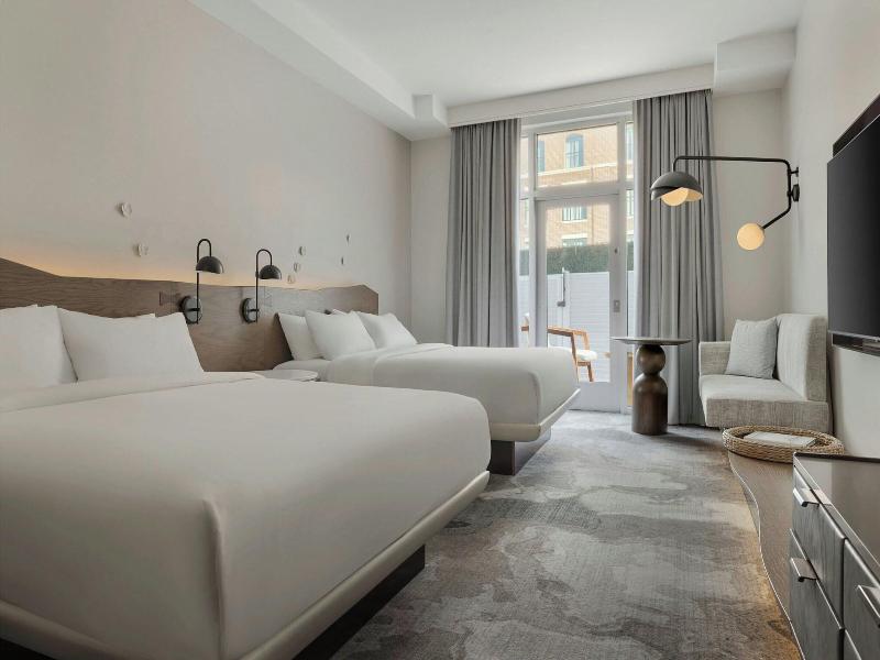 Room, 2 Queen Beds, Patio (Poolside)