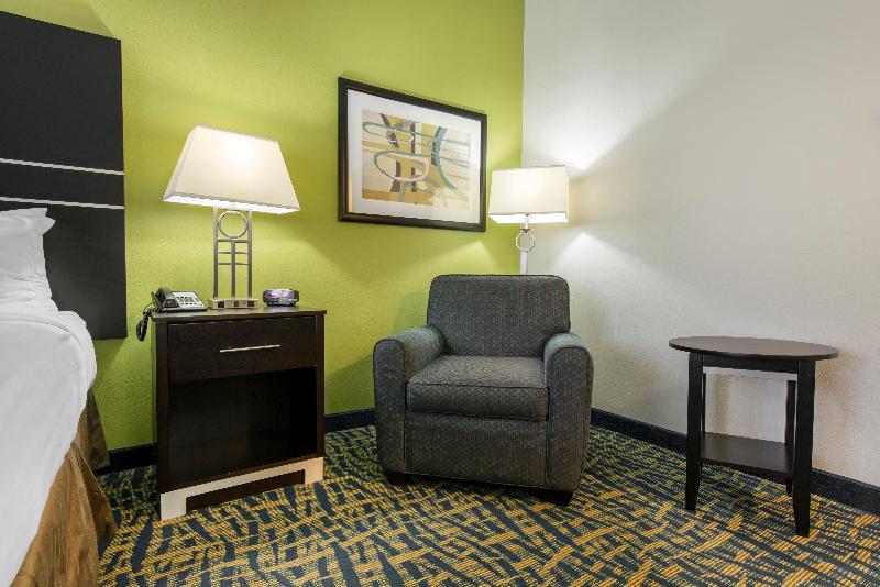 Holiday Inn Savannah S I 95 Gateway image
