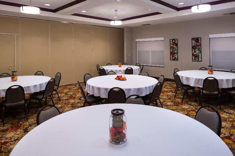 Holiday Inn Express & Suites Pittsburg By IHG image