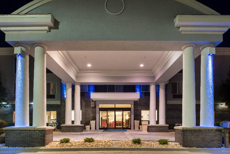 Holiday Inn Express & Suites Pittsburg By IHG image