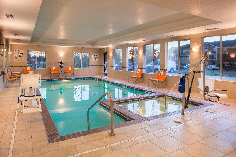 Holiday Inn Express & Suites Pittsburg By IHG image