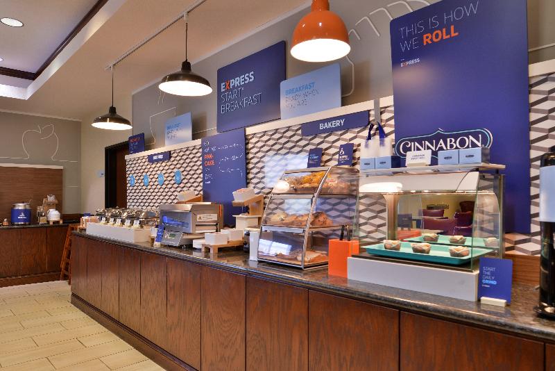Holiday Inn Express & Suites Pittsburg By IHG image