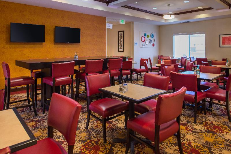 Holiday Inn Express & Suites Pittsburg By IHG image