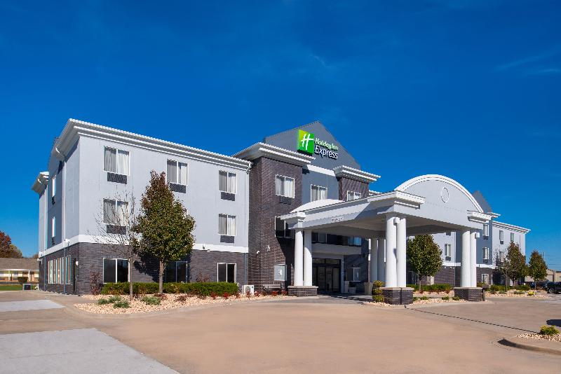 Holiday Inn Express & Suites Pittsburg By IHG image