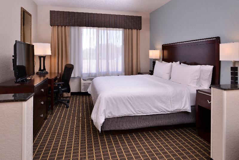Holiday Inn Express & Suites Pittsburg By IHG image