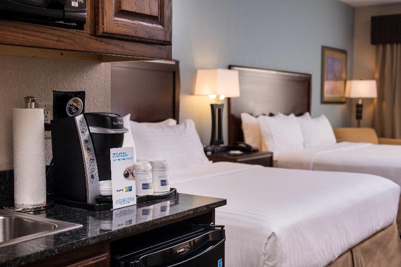 Holiday Inn Express & Suites Pittsburg By IHG image