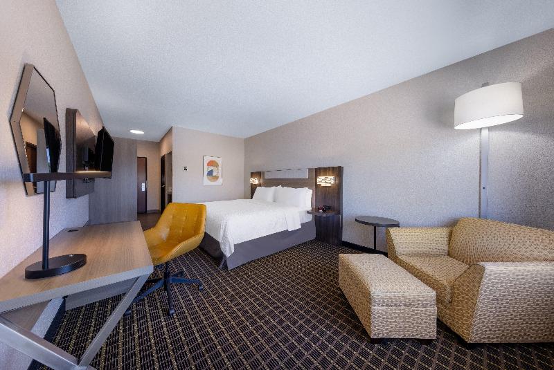 Holiday Inn Express & Suites Pittsburg By IHG image