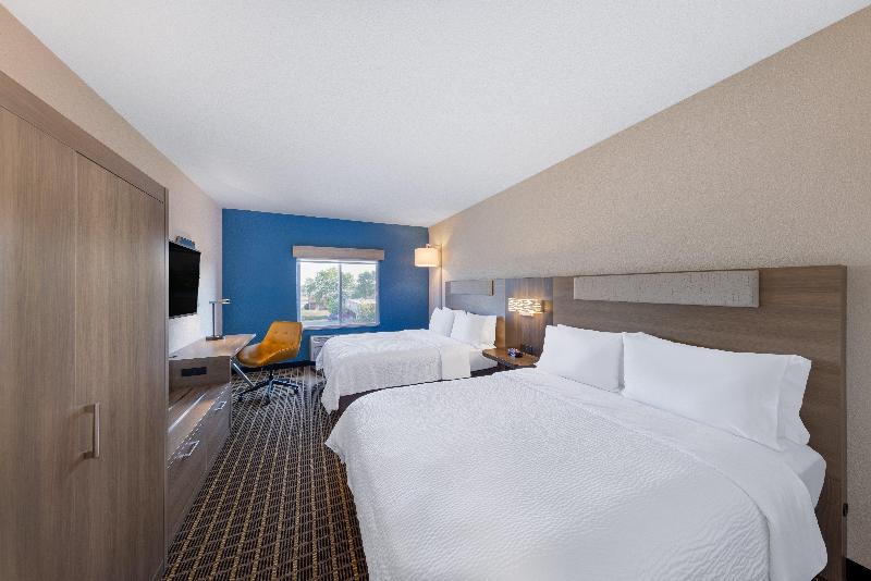 Holiday Inn Express & Suites Pittsburg By IHG image