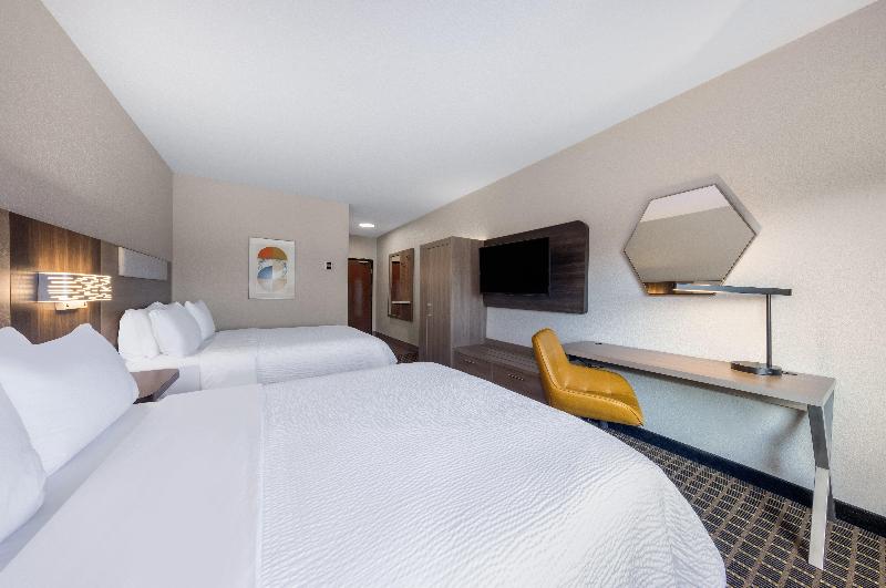 Holiday Inn Express & Suites Pittsburg By IHG image