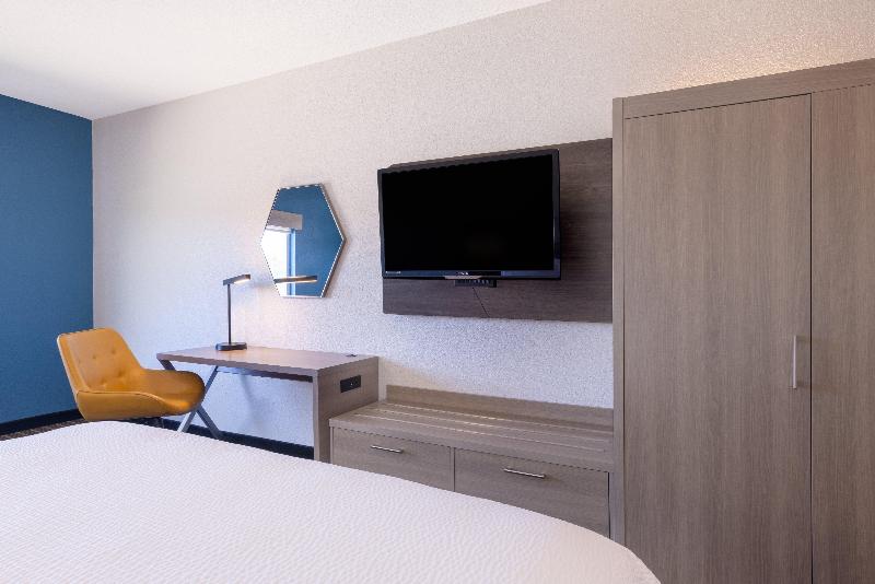 Holiday Inn Express & Suites Pittsburg By IHG image