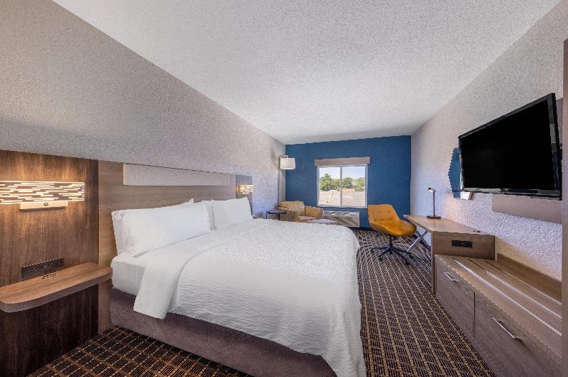 Holiday Inn Express & Suites Pittsburg By IHG image