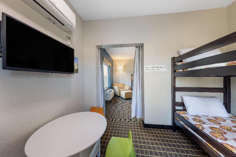 Holiday Inn Express & Suites Pittsburg By IHG image