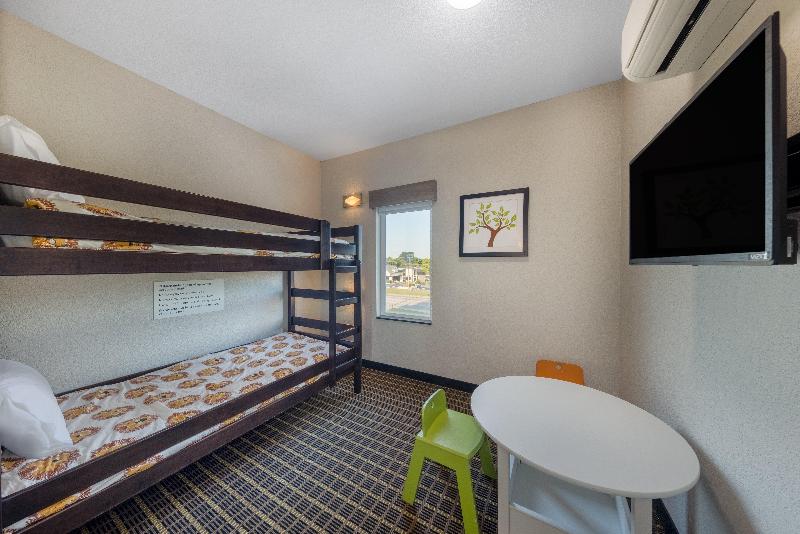 Holiday Inn Express & Suites Pittsburg By IHG image