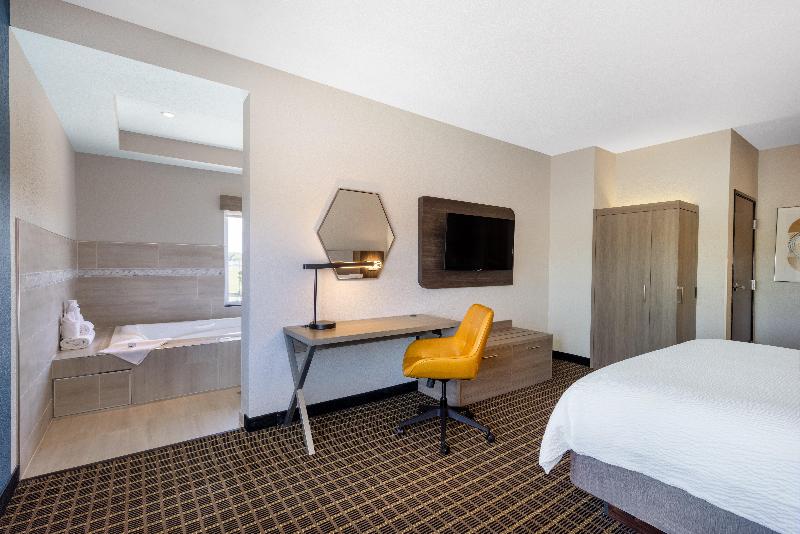 Holiday Inn Express & Suites Pittsburg By IHG image