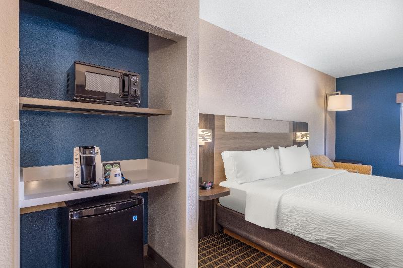 Holiday Inn Express & Suites Pittsburg By IHG image
