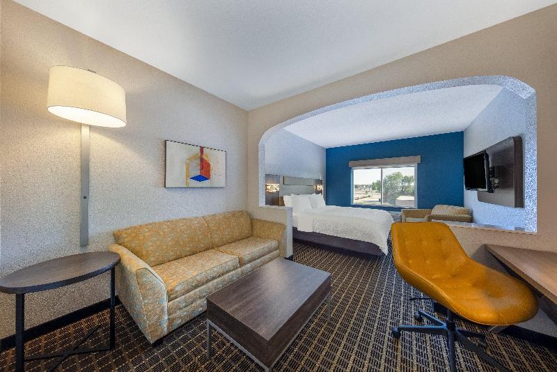 Holiday Inn Express & Suites Pittsburg By IHG image