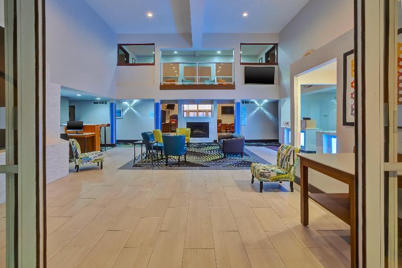 Holiday Inn Express and Suites Petoskey image