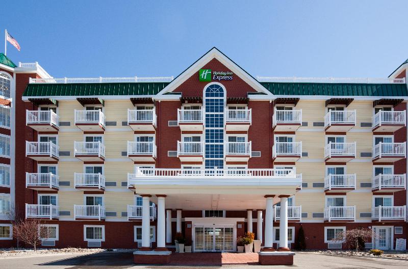 Holiday Inn Express and Suites Petoskey image