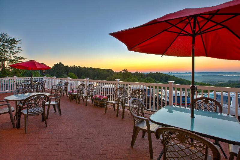 Holiday Inn Express and Suites Petoskey image