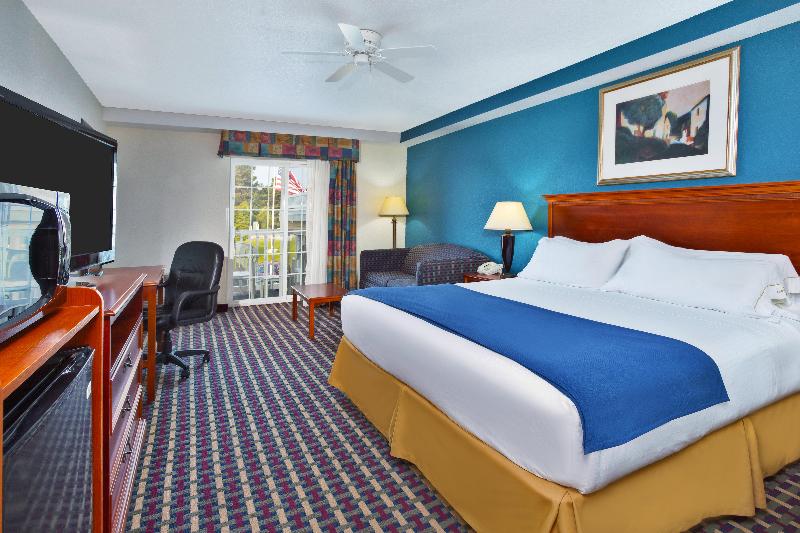 Holiday Inn Express and Suites Petoskey photo 17