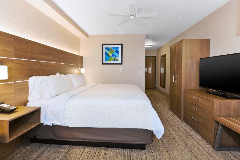 Holiday Inn Express and Suites Petoskey photo 18