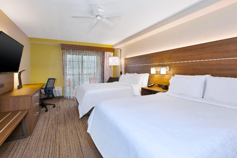 Holiday Inn Express and Suites Petoskey photo 16