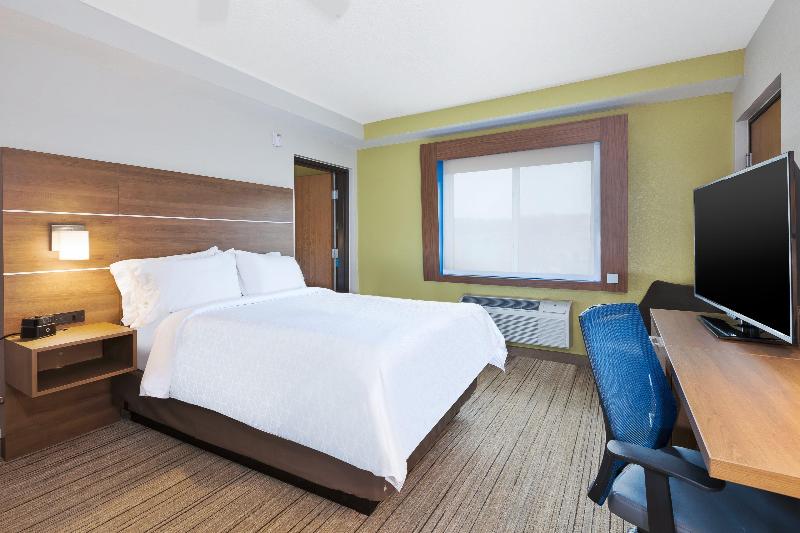 Holiday Inn Express and Suites Petoskey photo 13