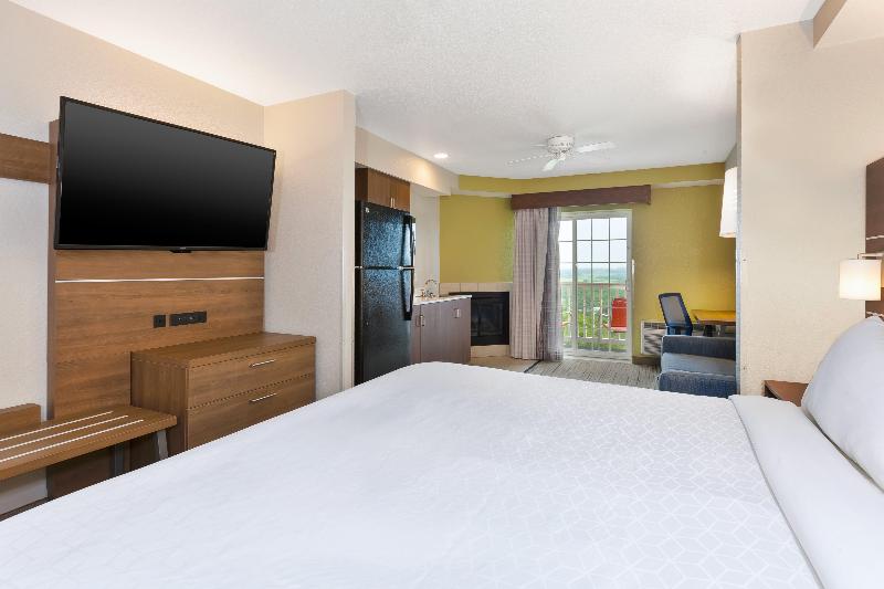 Holiday Inn Express and Suites Petoskey image