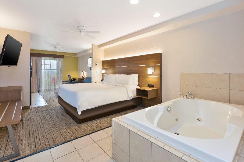 Holiday Inn Express and Suites Petoskey image