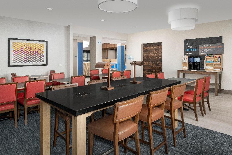 Holiday Inn Express and Suites Puyallup Tacoma Are image