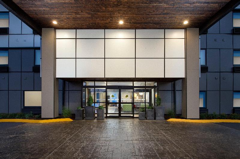 Holiday Inn Express and Suites Puyallup Tacoma Are image