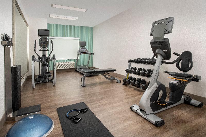 Holiday Inn Express and Suites Puyallup Tacoma Are image