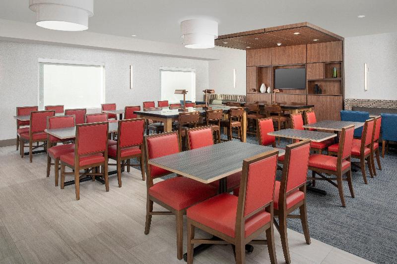 Holiday Inn Express and Suites Puyallup Tacoma Are image